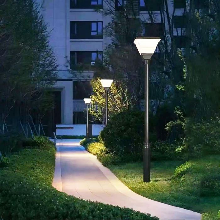 Lampu taman luar ruangan